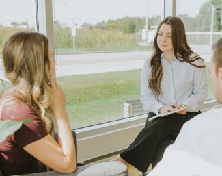 Social Worker and Mental Health: a Key Ally Against Seasonal Depression