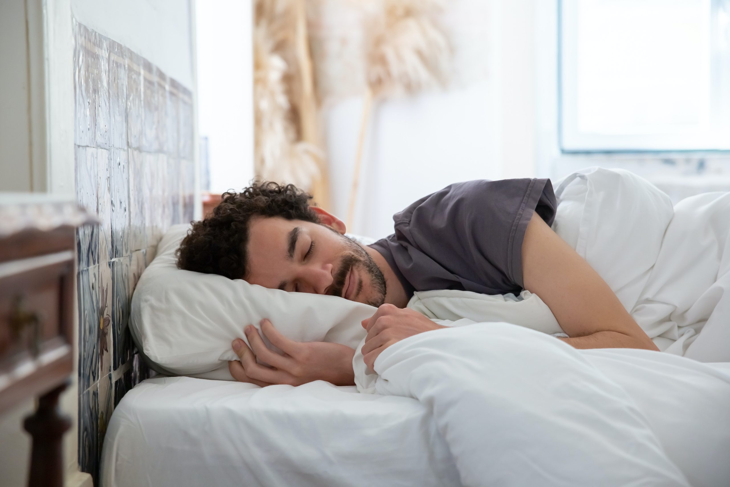 Dormir avec un Oreiller entre les Genoux: Bonne ou mauvaise idée