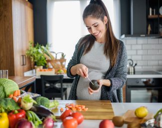 Pregnancy Nausea: How Nutrition and Physiotherapy Can Help