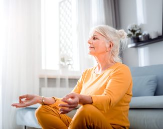 Ménopause : les douleurs musculaires et articulaires, des symptômes souvent méconnus