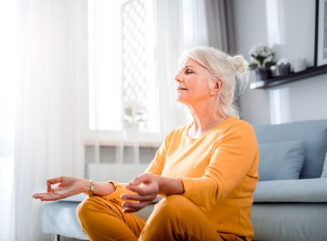 Ménopause : les douleurs musculaires et articulaires, des symptômes souvent méconnus