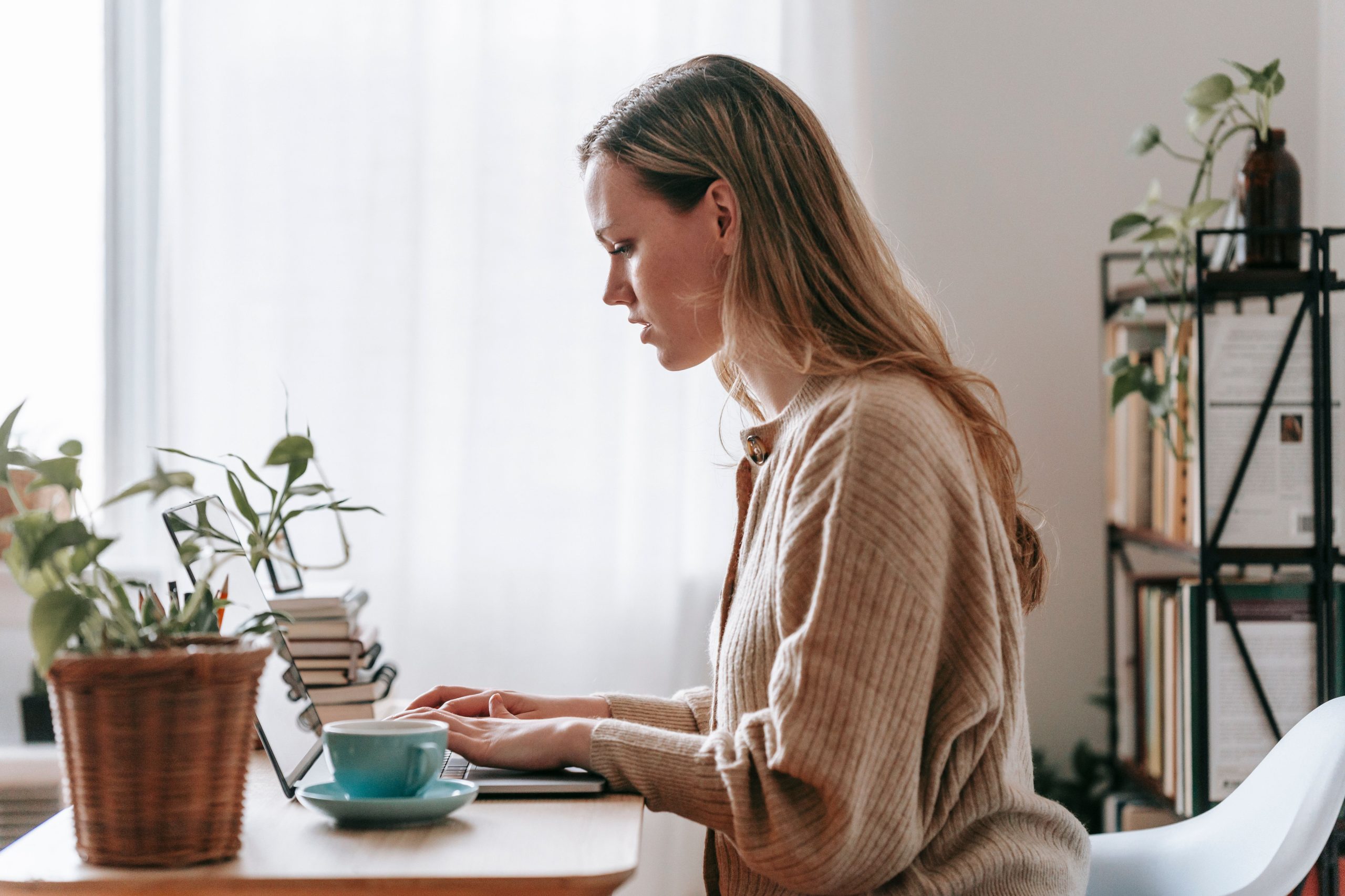 Ergonomie au bureau : 5 ajustements pour réduire les douleurs au cou